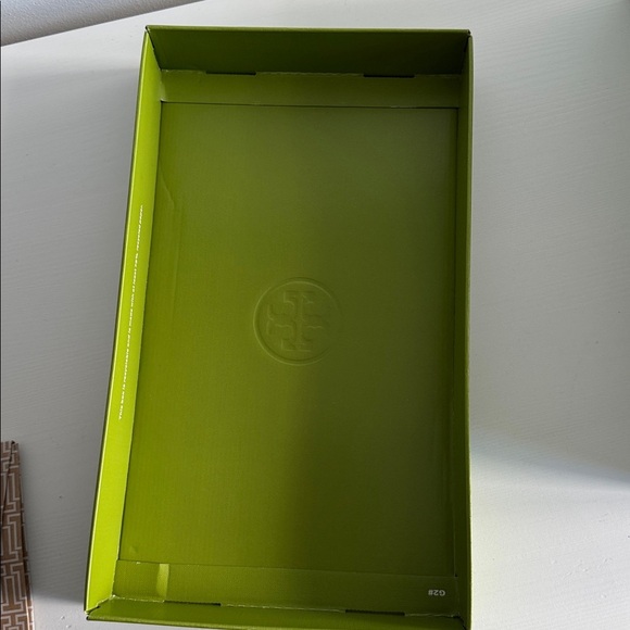 Tory Burch Brown Gift Bags with Green Ribbon and Shoe Box (3) - Picture 12 of 12